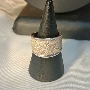 P22. Vintage 925 Sterling Silver Texturized Ring, Stamped, Size6.25/ 5.8grams